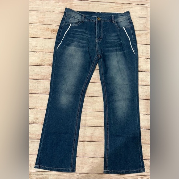 Blue Embroidered Decor Flared Jeans Size Large - Picture 2 of 6